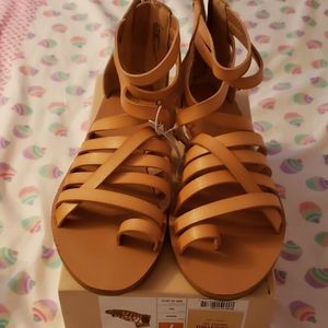*BNWTIB* fab nude sandals!